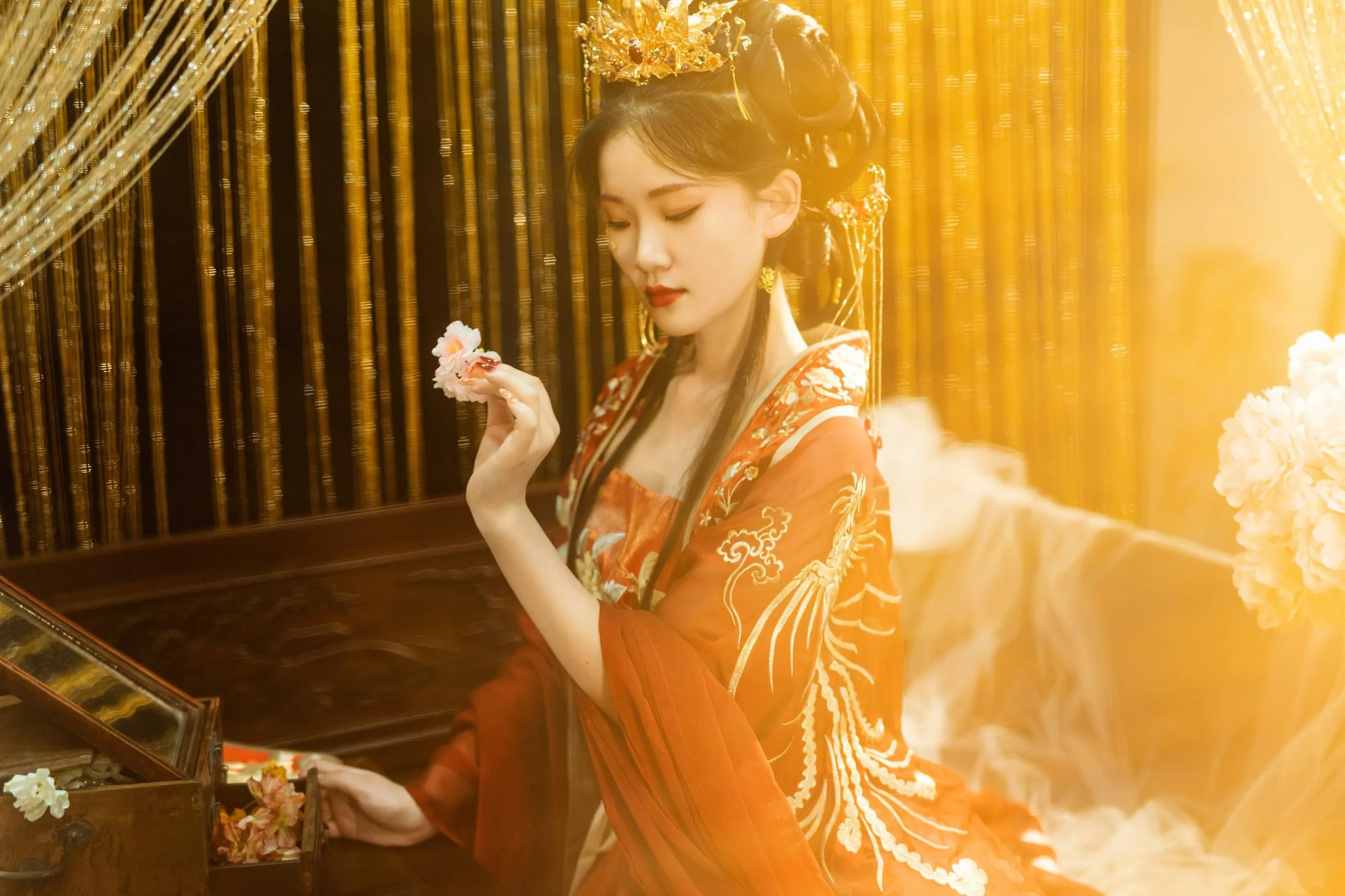 [YITUYU艺图语]2022.09.05 红衣娘子 相望回首喵喵喵 [48P]插图1
